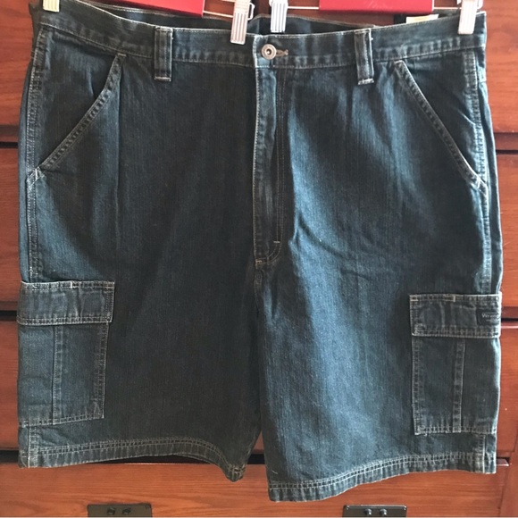 NWT Men's Size 40 Wrangler Hero Denim Cargo Shorts - Picture 3 of 7